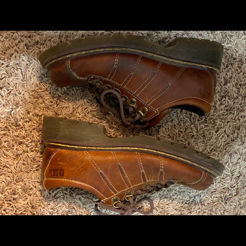 Dr Martens Size 7 brown leather shoes